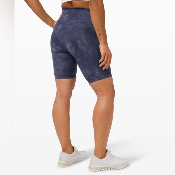 Lululemon Wunder Train High-Rise Short 8" in Diamond Dye Shade Naval Blue Size 6 - Picture 2 of 9